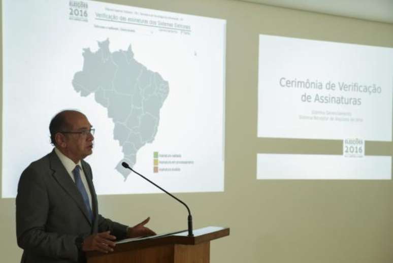 Brasília - O presidente do TSE, ministro Gilmar Mendes, participa da verificação de assinatura dos sistemas de Gerenciamento, Preparação e Receptor de Arquivos de Urna das eleições 2016 
