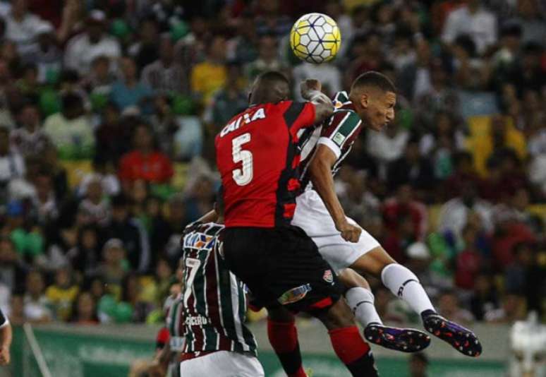 Com gol no fim, rubro-negro conseguiu um ponto fora de casa contra o Fluminense (Foto: Nelson Perez)