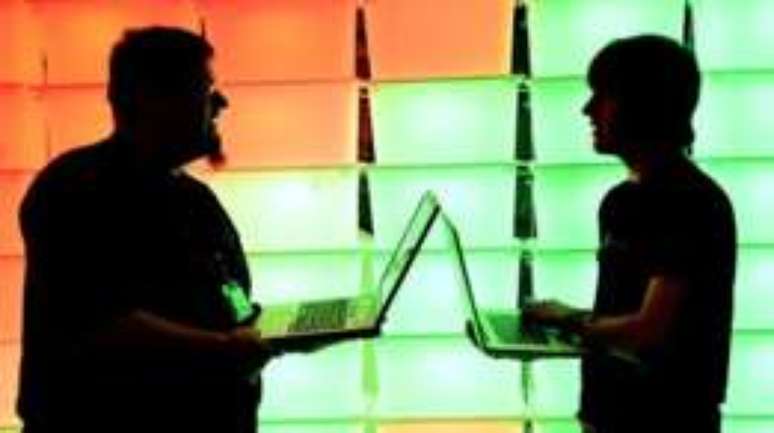 Evite abrir emails de desconhecidos e clicar em links ou arquivos anexados