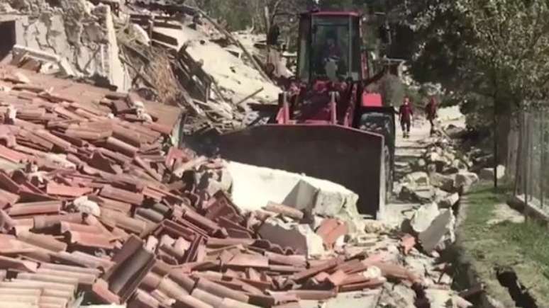 Destruição causada pelo terremoto na região central da Itália