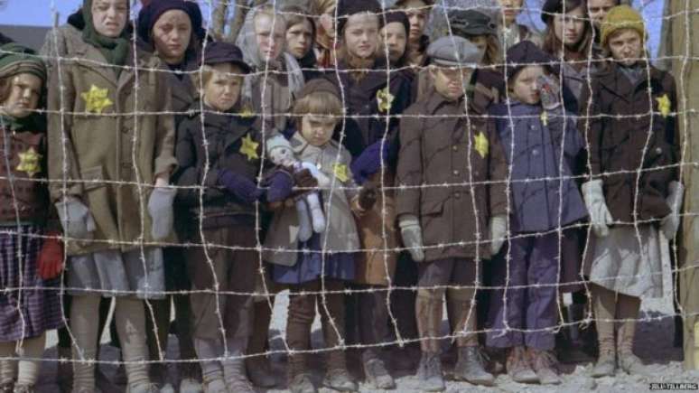 "Precisamos de &acirc;ngulos e m&eacute;todos diferentes para compreender o holocausto e a fic&ccedil;&atilde;o pode nos ajudar a fazer isso", diz Yael Fried, diretor do Museu Judaico de Estocolmo. 