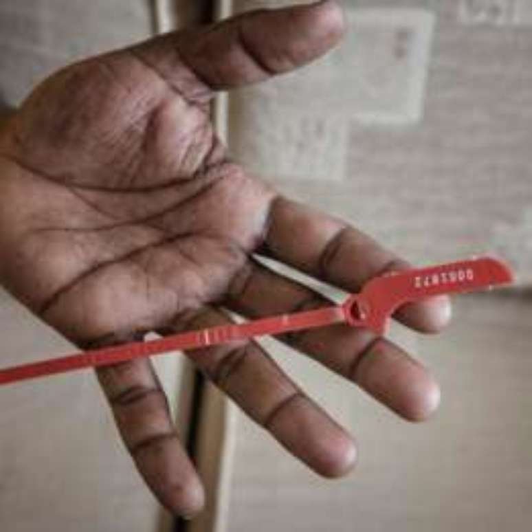 Contralacre dado pela prefeitura que autoriza a entrada dos moradores em seus antigos espa&ccedil;os para retirada de pertences