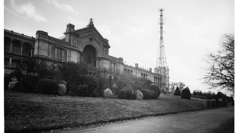 Para o lan&ccedil;amento, uma torre de transmiss&atilde;o foi instalada no Alexandra Palace, norte de Londres