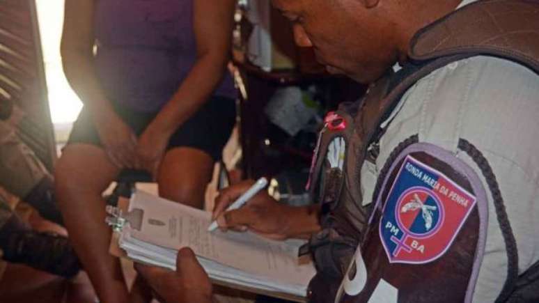 Com as visitas dos policiais a gente sente que pode contar com algu&eacute;m, diz mulher atendida