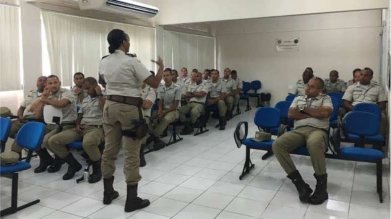 Major Denice em curso para policiais que atuam na Ronda Maria da Penha. Forma&ccedil;&atilde;o &eacute; vista como um dos diferenciais da iniciativa