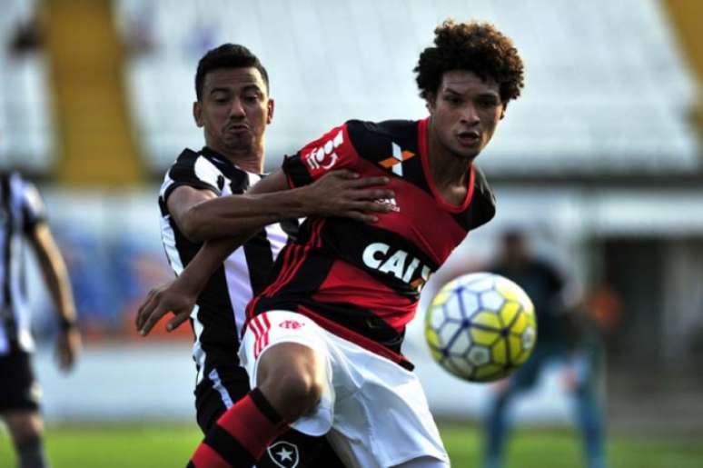 Botafogo de Lindoso e Flamengo de Arão voltam a duelar neste sábado (Foto: Alex Carvalho/AGIF/Lancepress!)