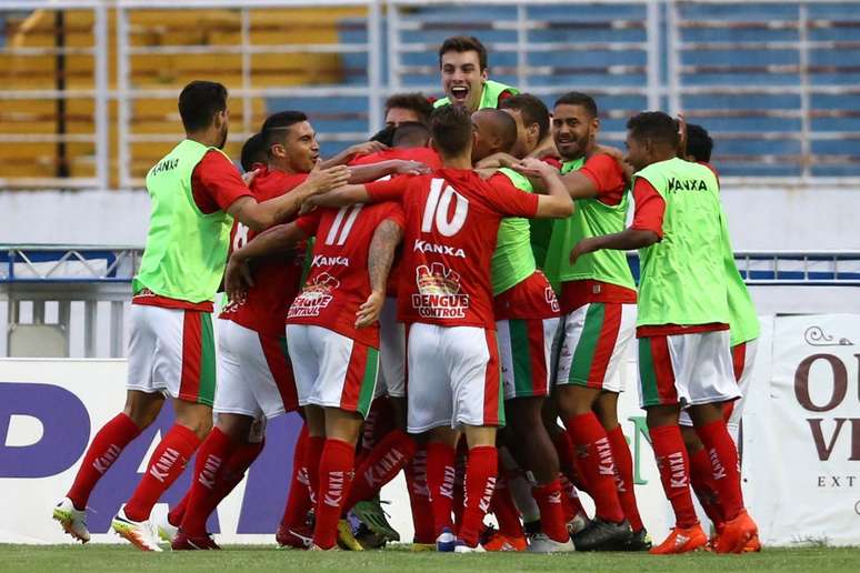 Jogadores do Boa comemora um dos gols da vitória de 3 a 0 sobre o Guarani na segunda partida da final da Série C