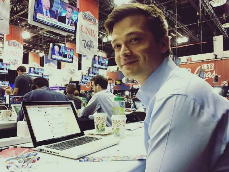 O rep&oacute;rter na sala de imprensa do debate realizado na Universidade de Nevada (Foto: Reprodu&ccedil;&atilde;o/@sfelipe)