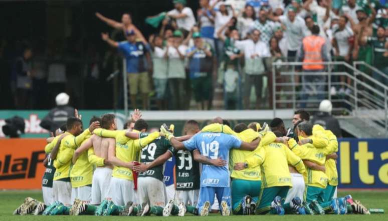 Roda de oração após a vitória neste domingo - #Foto: Cesar Greco/Palmeiras