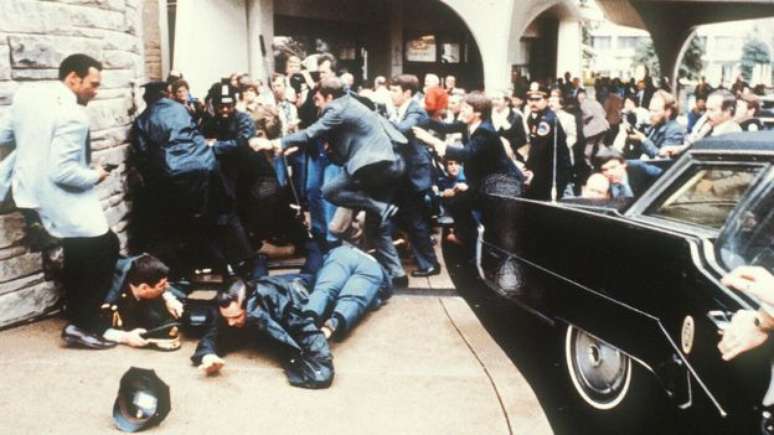 Ronald Reagan sobreviveu por causa de uma r&aacute;pida interven&ccedil;&atilde;o m&eacute;dica ap&oacute;s o ataque