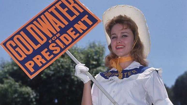 Hillary foi uma das cabo eleitorais de Goldwater, como essa menina