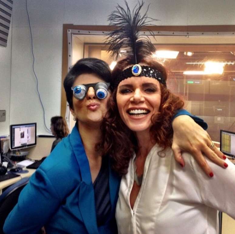 Num carnaval na GloboNews, com a ent&atilde;o colega de emissora Mariana Godoy (Foto: Reprodu&ccedil;&atilde;o/@leilaneneubarth)