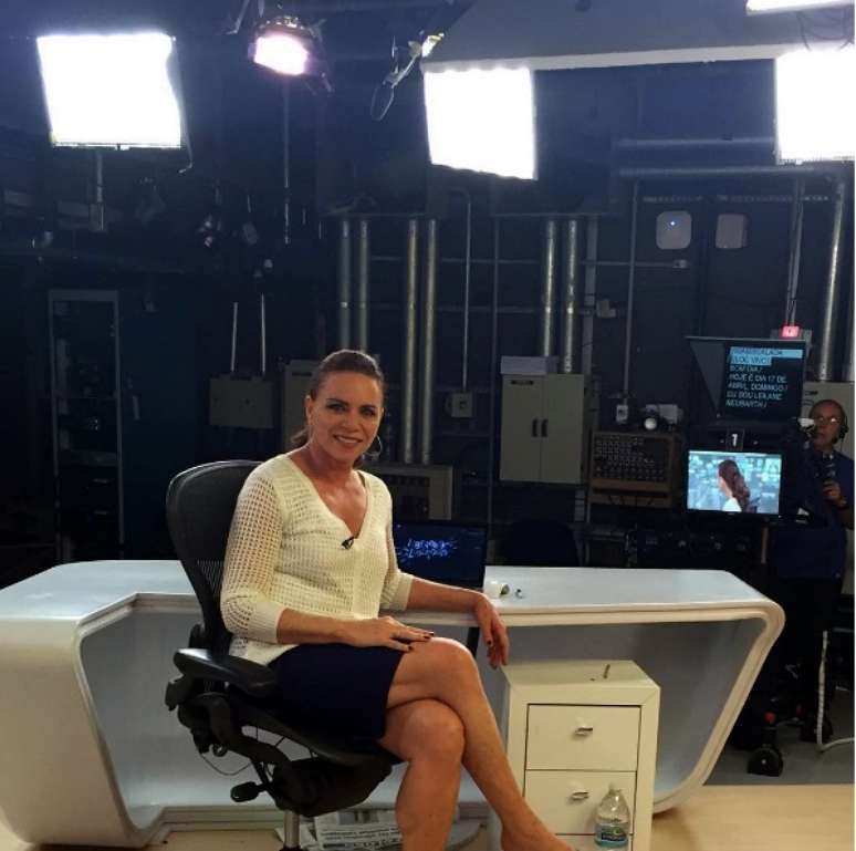 Revelando a vis&atilde;o de quem est&aacute; diante das c&acirc;meras (Foto: Reprodu&ccedil;&atilde;o/@leilaneneubarth)