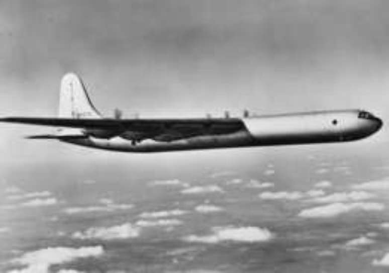 Em 1950, o bombardeiro americano B-36 caiu em &aacute;guas canadenses, levando com ele uma bomba nuclear