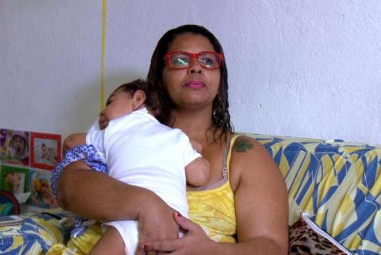 Elaine Michele, moradora de São Lourenço da Mata (PE), foi infectada pelo vírus Zika durante a gravidez e teve um bebê com microcefalia