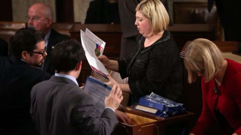 Os votos do Col&eacute;gio Eleitoral s&atilde;o contados em uma sess&atilde;o especial do Congresso americano.