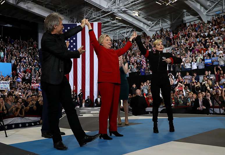 Hillary recebeu o apoio de vários artistas durante sua campanha, como Bon Jovi e Lady Gaga