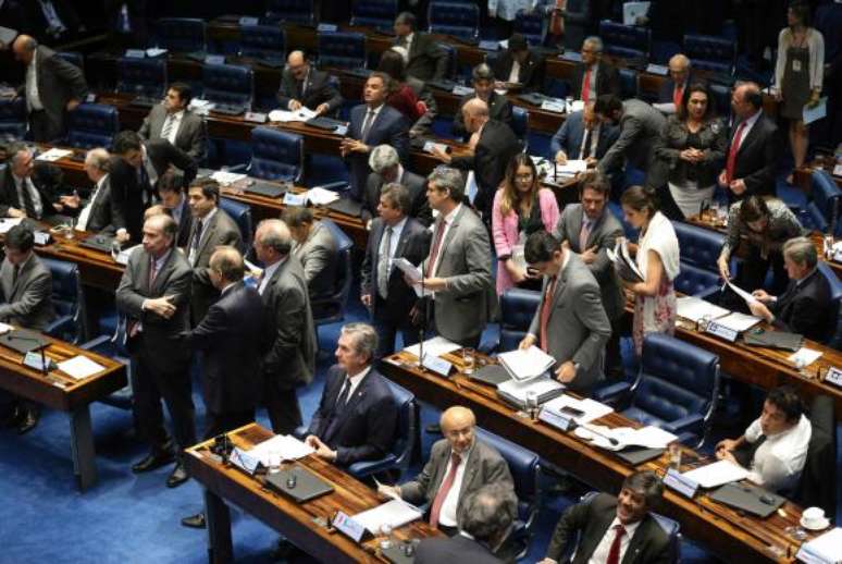 A PEC também reforça a necessidade de os partidos serem fiéis aos programas que apresentarem nas eleições