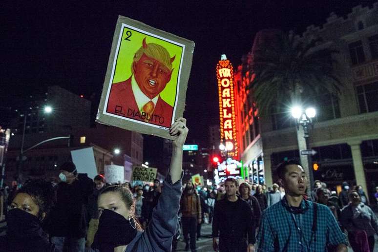 Manifestação contra a eleição de Donald Trump em Oakland, na Califórnia