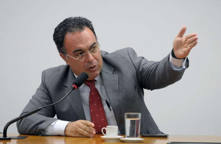 Vargas foi o primeiro político condenado pelo juiz Sergio Moro no âmbito da Operação Lava Jato. Ele encontra-se preso em Curitiba desde abril de 2015.