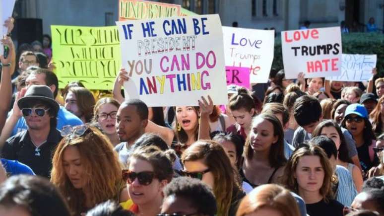 Descontentes com eleição de Trump, americanos fizeram manifestações em várias partes do país 