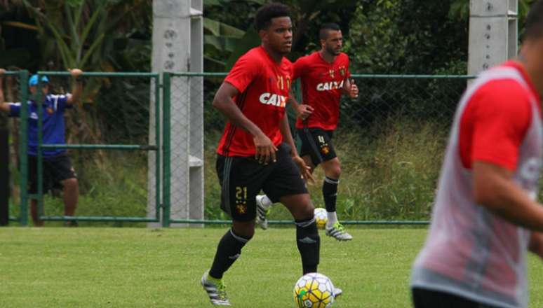 Volante é uma das novidades para o duelo contra o Cruzeiro (Foto: Divulgação/Sport)