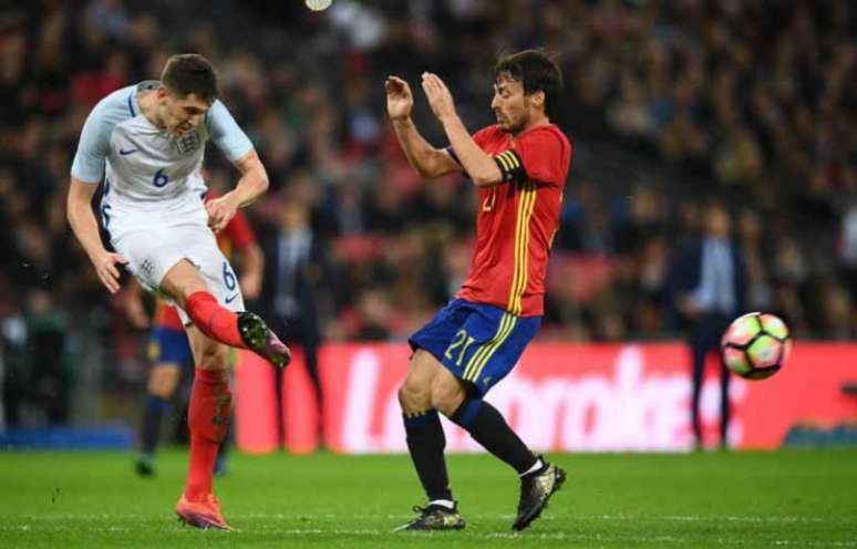 Clássico em Inglaterra e jogo grande na Alemanha marcam domingo de bola