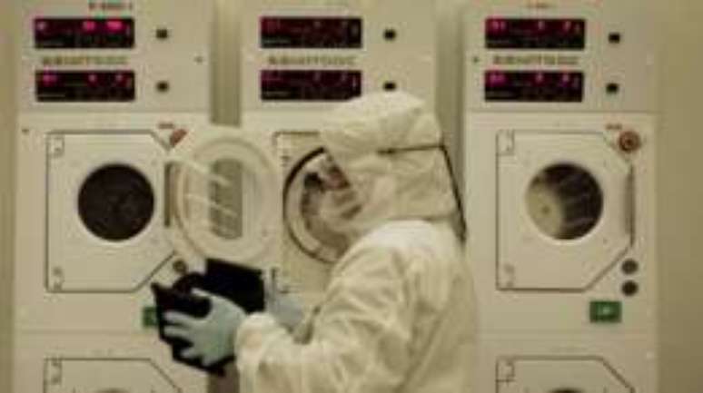 As ondas de radiofrequ&ecirc;ncia dos celulares s&atilde;o de baixa pot&ecirc;ncia, mas seu impacto na sa&uacute;de preocupa os cientistas.