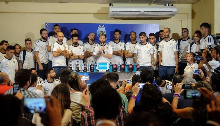 Messi se reuniu junto com todos outros jogadores da seleção argentina para comunicar à imprensa que não falaram mais com ela