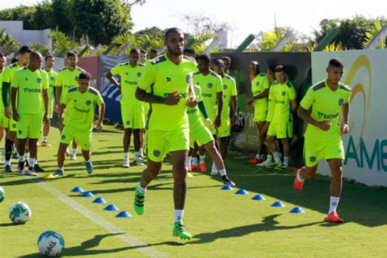 Meia pode pegar de quatro a seis jogos de suspensão (Foto: Divulgação/Site Oficial do Goiás)