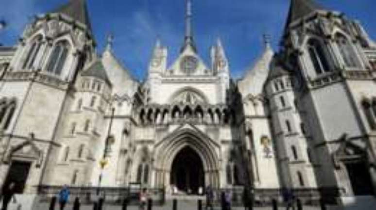 O caso inédito foi decidido por um juiz da Alta Corte, em Londres. Ele chegou a visitar a menina no hospital