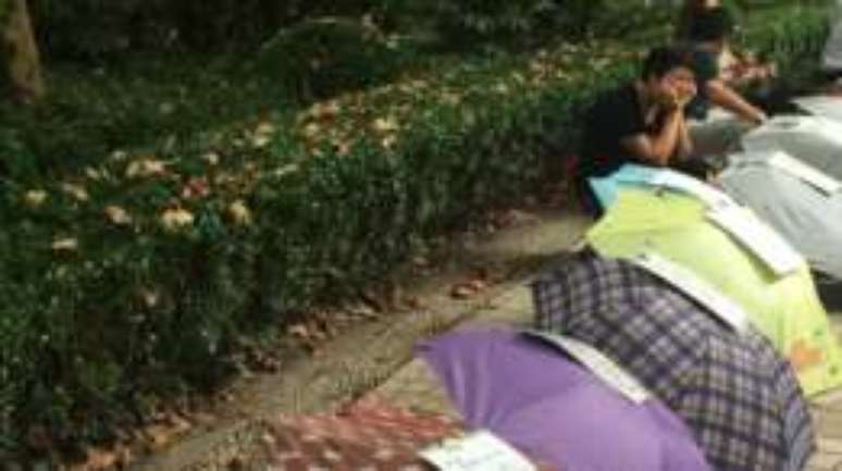 Maior parte dos "anunciantes" em Xangai s&atilde;o idosos que querem casar seus filhos e filhas