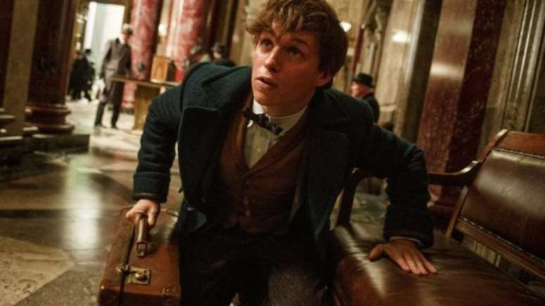 Eddie Redmayne interpreta o mago britânico Newt Scamander no filme &#034;Animais Fantásticos e Onde Habitam&#034; 