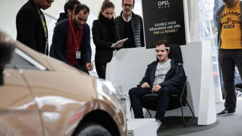 Montadora alemã apresentou carro que é ligado pelo pensamento durante o Salão do Automóvel de Paris