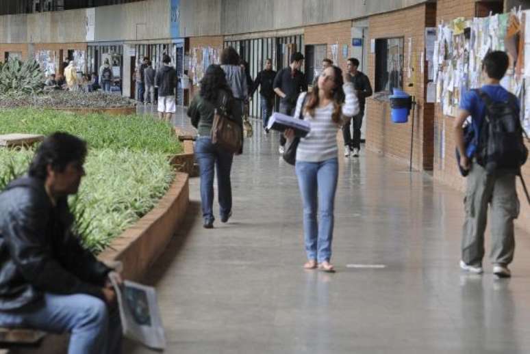 Corredores do Instituto Central de Ciências da Universidade de Brasília. A reitoria da instituição está ocupada por estudantes desde o dia 31 de outubro 