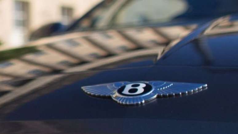 Irmãs foram assaltadas a bordo de um luxuoso Bentley em uma estrada no norte parisiense 