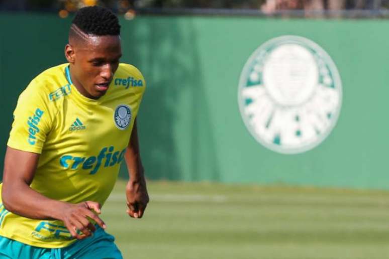 Mina desfalcou o treino desta manhã, na Academia de Futebol (Foto: Jales Valquer/Fotoarena/Lancepress!)