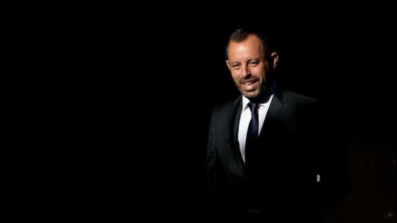 Neymar foi comprado pelo Barcelona ao Santos em maio de 2013, mas valor inicialmente divulgado da transa&ccedil;&atilde;o foi menor que o custo real