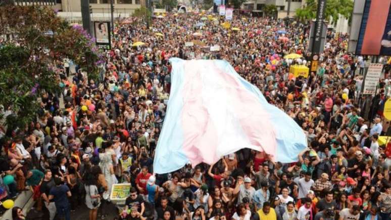 Parada LGBT de 2016 em São Paulo teve como tema a Lei de Identidade de Gênero 