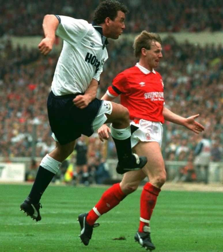 Paul Stewart (à esquerda) marcou na final da Copa da Inglaterra 1991, quando o Tottenham venceu o Nottingham Forest