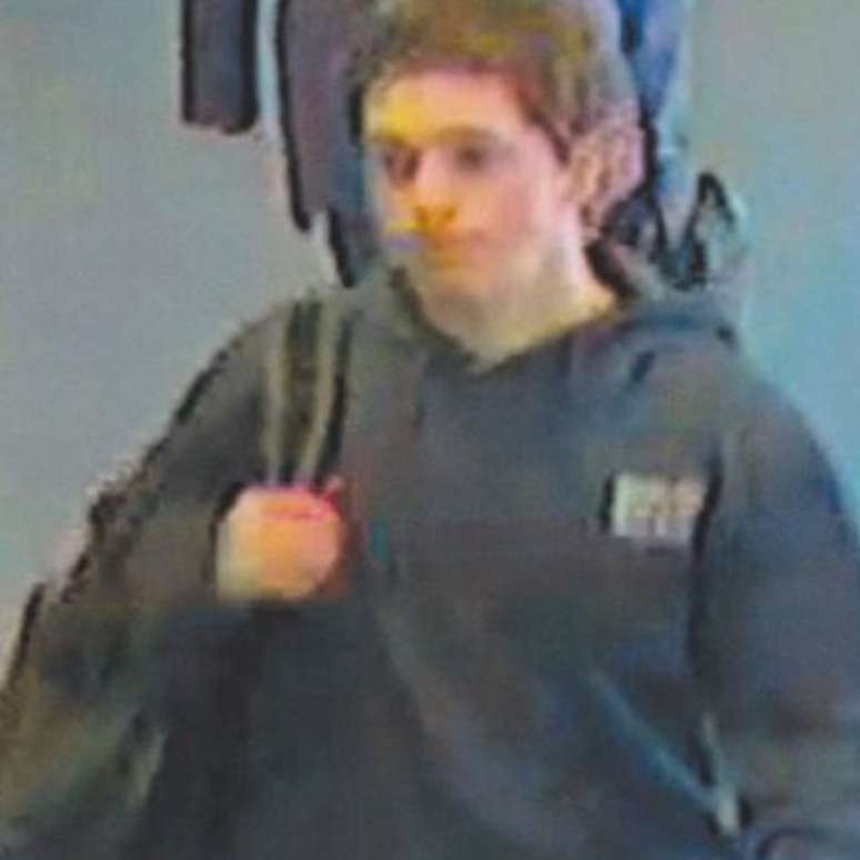 Depois de ter sa&iacute;do de casa, Rasheed parou em um caixa eletr&ocirc;nico, pegou um trem para o aeroporto e, &agrave; tarde, estava voando rumo &agrave; Turquia 