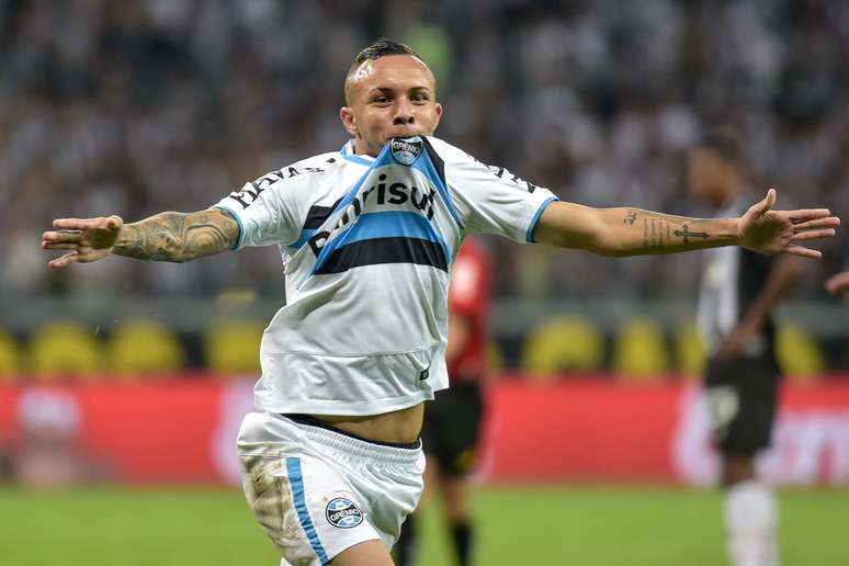 Everton encerrou reação atleticana com gol no fim e garante boa vantagem ao Grêmio