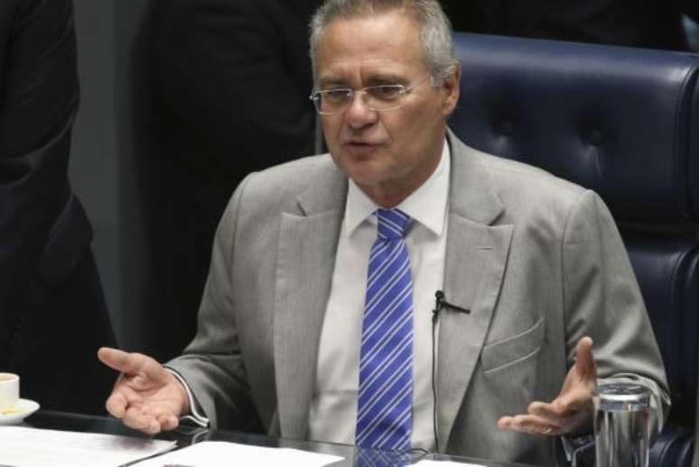 Réu acusado por peculato, Renan Calheiros foi afastado da presidência do Senado 