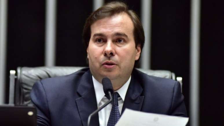 Presidente da Câmara, Rodrigo Maia passou madrugada e manhã desta quinta reunido com líderes dos grandes partidos para discutir medida; ele nega, entretanto, apoiar anistia ao caixa 2 