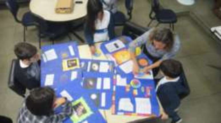 Cl&aacute;udia Feij&oacute; trabalha com superdotados h&aacute; 25 anos, h&aacute; 15 apenas na EM Jos&eacute; de Alencar