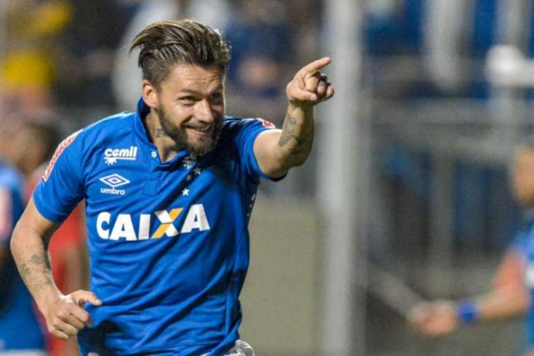 Sobis fez três gols na vitória do Cruzeiro por 4 a 2 sobre o Inter, em agosto (foto: Daniel Oliveira/Lancepress!)