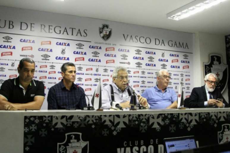 'A partir de hoje (segunda-feira) vou pensar', disse Eurico, sobre futuro técnico do Vasco (Divulgação)