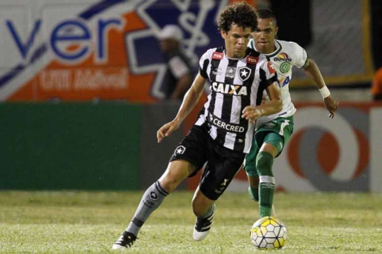 Há duas semanas, Camilo defendeu o Botafogo contra a própria Chapecoense (Foto: Vitor Silva/SSPress/Botafogo)