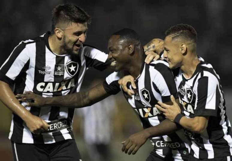 Botafogo luta contra uma fase de cinco jogos sem saber o que é vencer (Foto: Jorge Rodrigues/Eleven/Lancepress!)