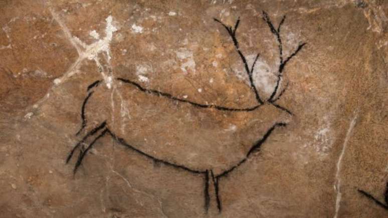 Desenhos que podem ser facilmente reconhecidos, como este cervo, t&ecirc;m atra&ccedil;&atilde;o imediata sobre os pesquisadores afirma Von Petzinger